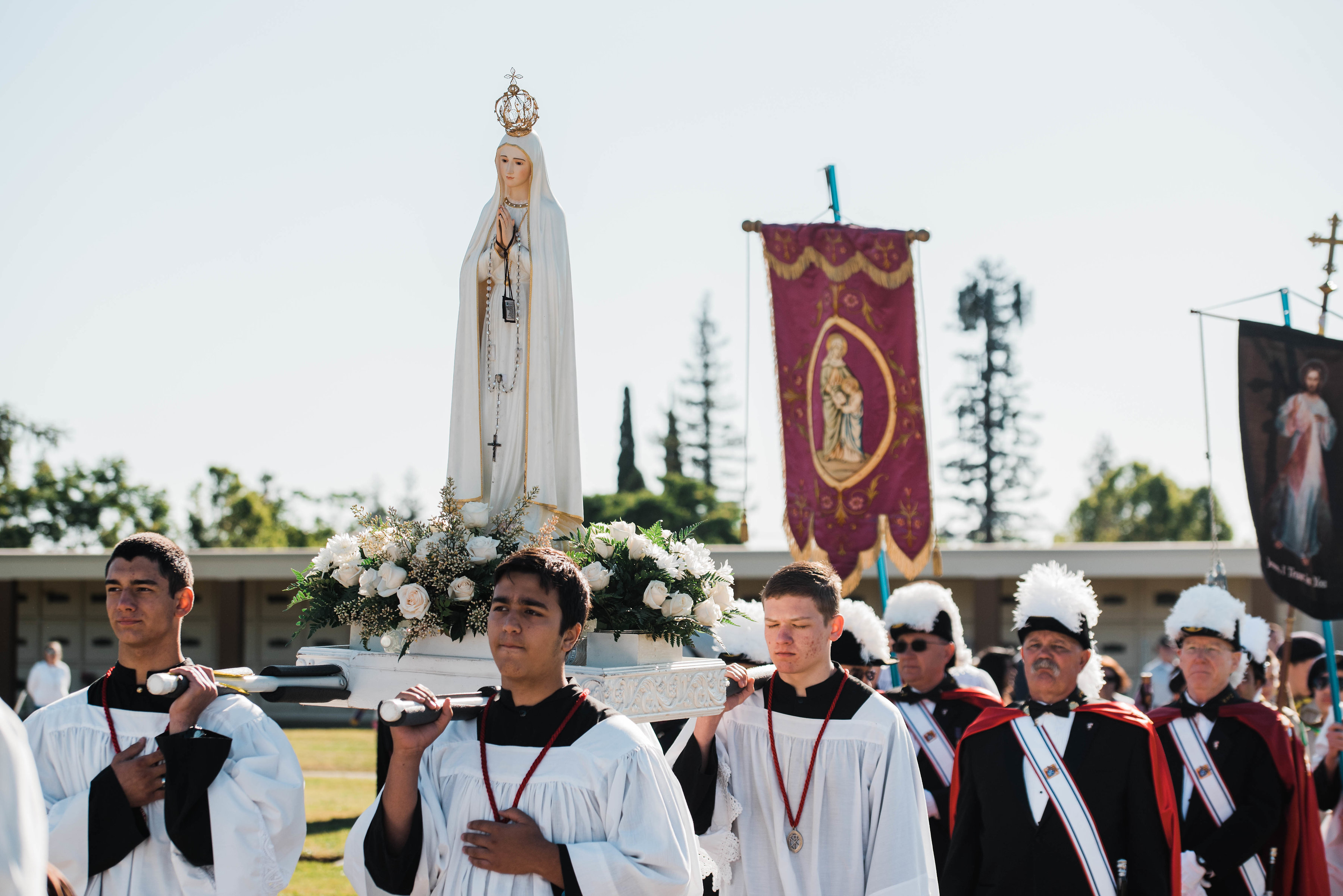 Modern-day Calvary: Eucharistic procession at 40 Days for 
