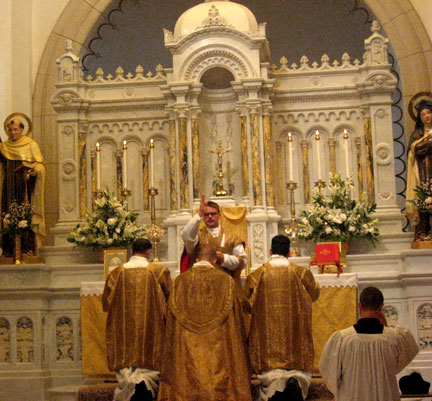 Fr. Marsolle FSSP gives his final benediction.