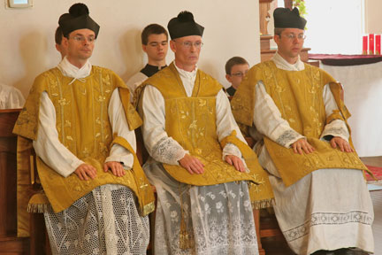 Fr. Brian McDonnell FSSP - First Mass in Vancouver, May 2012