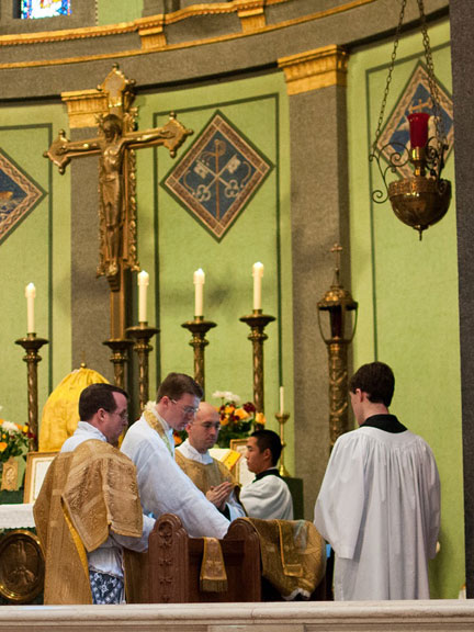 Fr. Kevin O'Neill's First Mass Replacing Cope with Chasuble