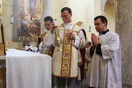 Fr. Kenneth Walker FSSP First Mass, Incensing the Altar