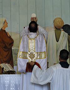 Fr. Justin Nolan, FSSP, Offering the Holy Sacrifice of the Mass in Piura, Peru